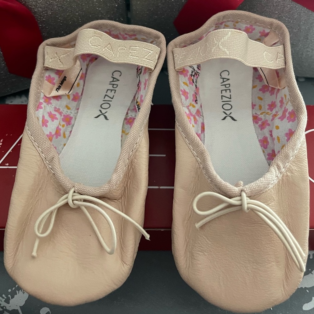 *NEW* Capezio Daisy Ballet shoes for kids